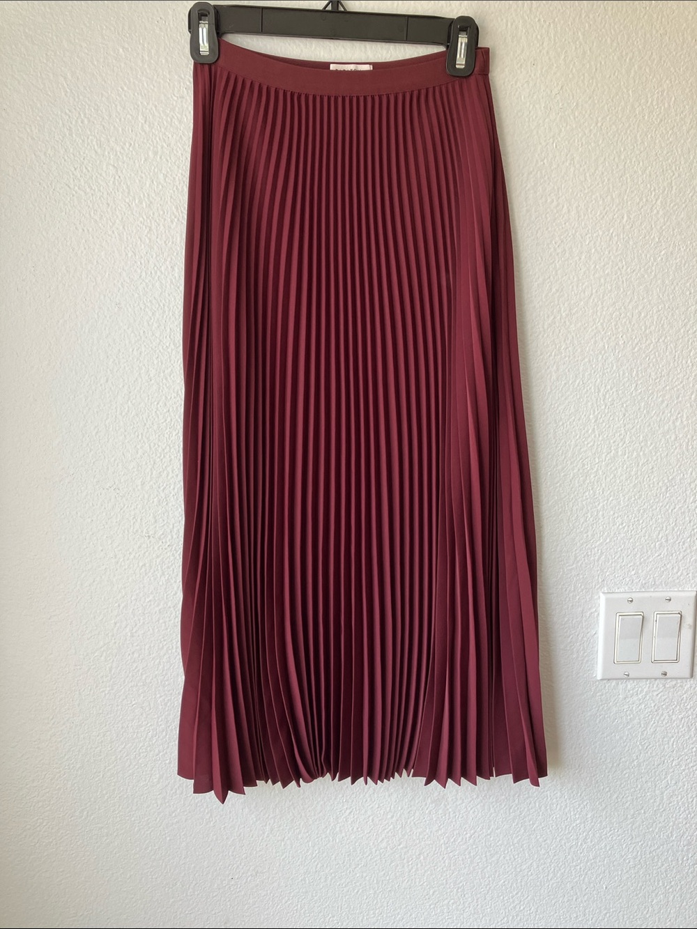 Aritzia Pleated Midi Skirt in Burgundy - Classic A-Line Style Babaton XS
